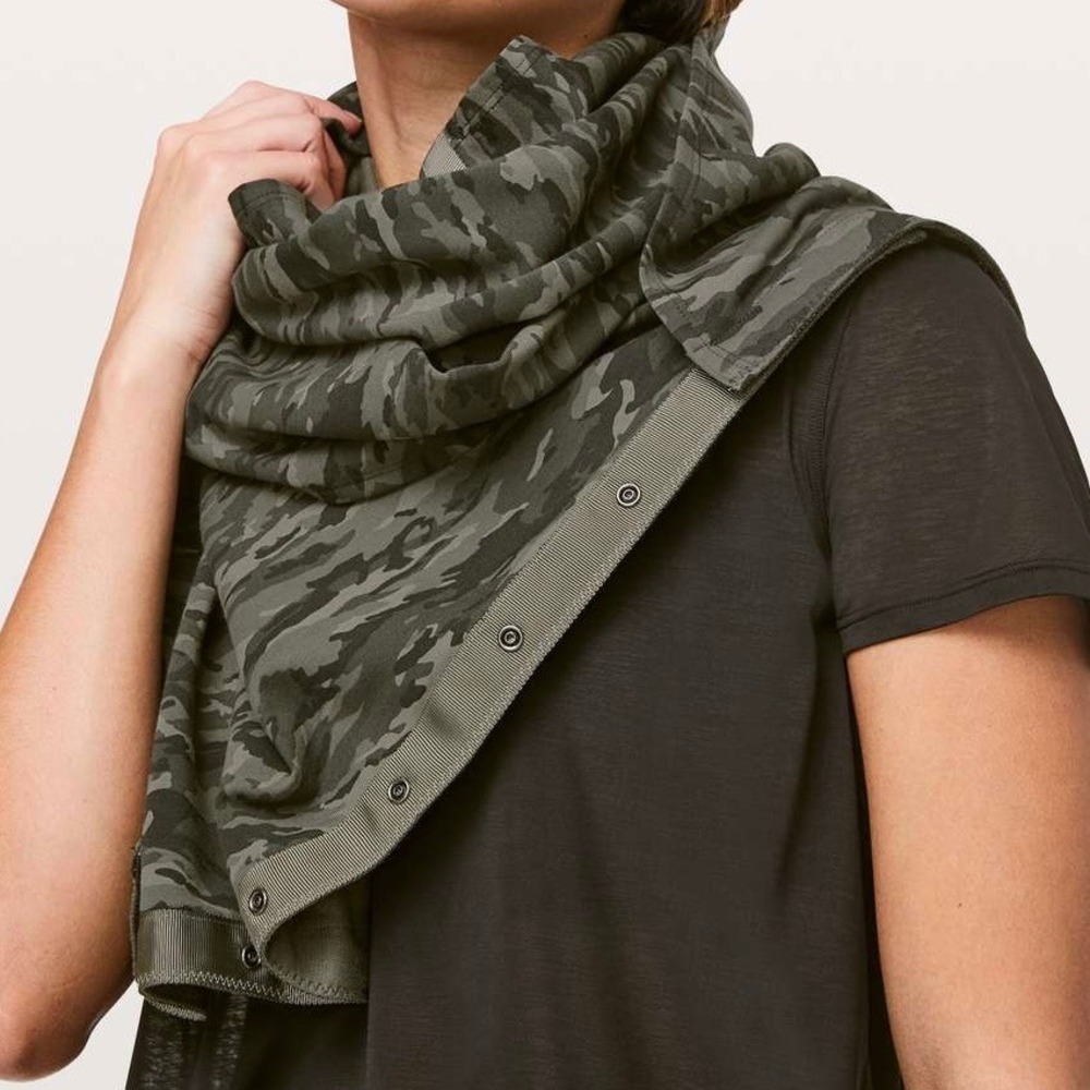 Lululemon Vinyasa Scarf Heritage Camo Dark Olive Green Multi Snaps Wrap